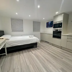 apt-riverside-studio-docklands-e14.brighton-hotels-england.com/